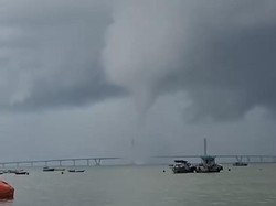 Video Heboh Pusara Angin bak Tornado di Suramadu, BMKG Beri Penjelasan