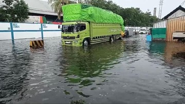 Banjir Rob Kepung Wilayah Pesisir Surabaya