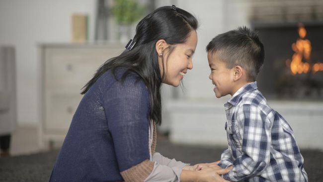 12 Kalimat Sederhana yang Bikin Anak Lebih Mudah Diajak Bicara dan Mau Mendengarkan