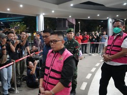 Video Tampang 3 Tersangka Baru Kasus Korupsi Bos Tambang Samin Tan