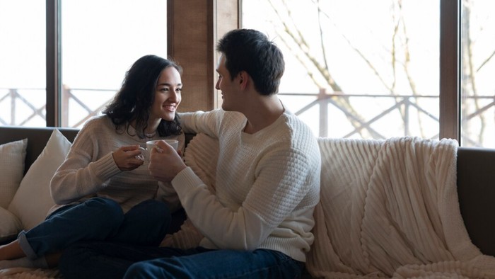 5 Hal Sederhana yang Dilakukan Pasangan Bahagia di Hari Minggu Menurut Psikolog