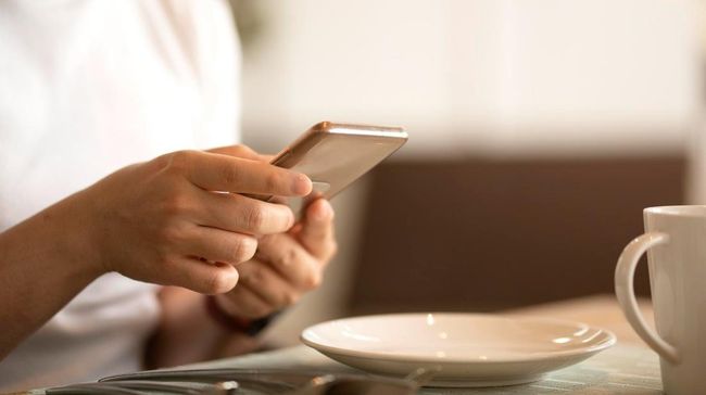 7 Kepribadian Orang yang Sering Read WhatsApp tapi Tak Kunjung Balas