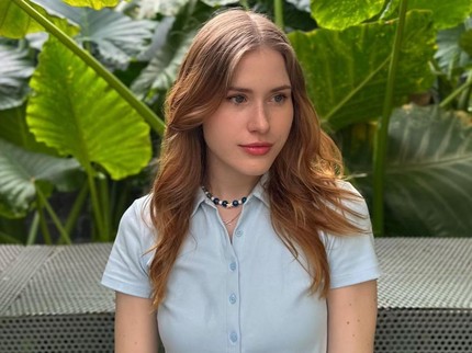 8 Tahun Tinggal di RI, Bule Cantik Ini Nangis Terharu saat Resmi Jadi WNI