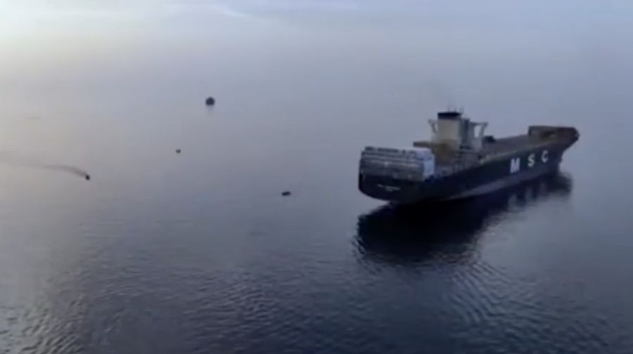 Angkatan Laut IRGC beraksi di Selat Hormuz, Rabu (22/4/2026). IRGC telah menyita dua kapal dan memindahkannya ke pantai Iran, Mereka menyatakan mengganggu ketertiban dan keamanan di Selat Hormuz dianggap sebagai garis merah bagi Iran. (via REUTERS