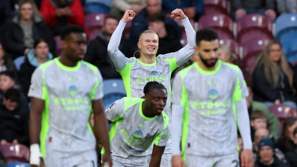 FOTO: Man City Bahagia, Burnley Berduka