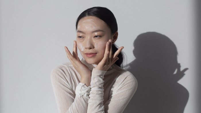 9 Cara Menjaga Kulit Tetap Sehat dan Glowing di Cuaca Panas Ekstrem