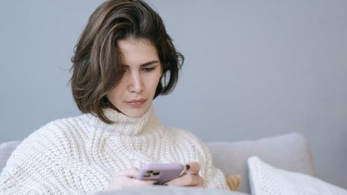 6 Ciri Kepribadian Orang yang Suka Mengikuti Prakiraan Cuaca Setiap Waktu