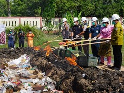 13 Ton Bawang Merah-Mangga Selundupan yang Masuk ke Riau Dimusnahkan