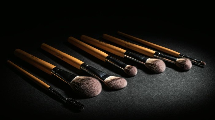 Keringkan brush dengan posisi mendatar