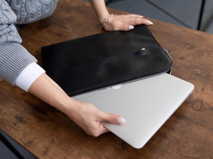 5 Rekomendasi Laptop Sleeve Tahan Air dan Affordable