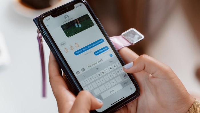 7 Ciri Kepribadian Orang yang Meminta Izin Lewat Pesan Teks daripada Telpon Menurut Ilmu Psikologi