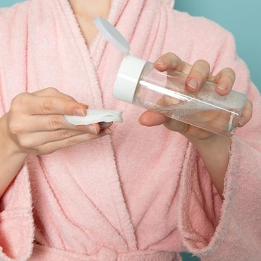 Ini Beda Toner dan Micellar Water, Jangan Keliru Urutan Pakainya
