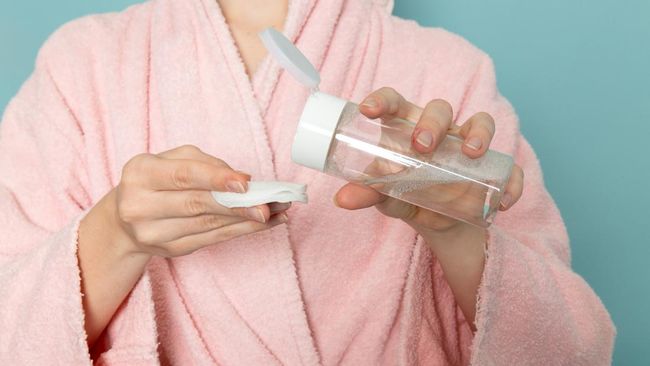 Ini Beda Toner dan Micellar Water, Jangan Keliru Urutan Pakainya