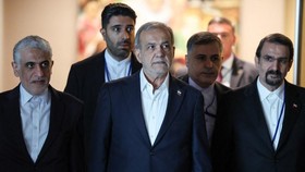 Iran Sentil Sikap Plinplan Trump: Dunia Lihat Retorika Munafik Anda