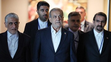 Iran Sentil Sikap Plinplan Trump: Dunia Lihat Retorika Munafik Anda