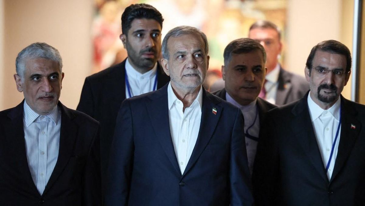 Iran Sentil Sikap Plinplan Trump: Dunia Lihat Retorika Munafik Anda