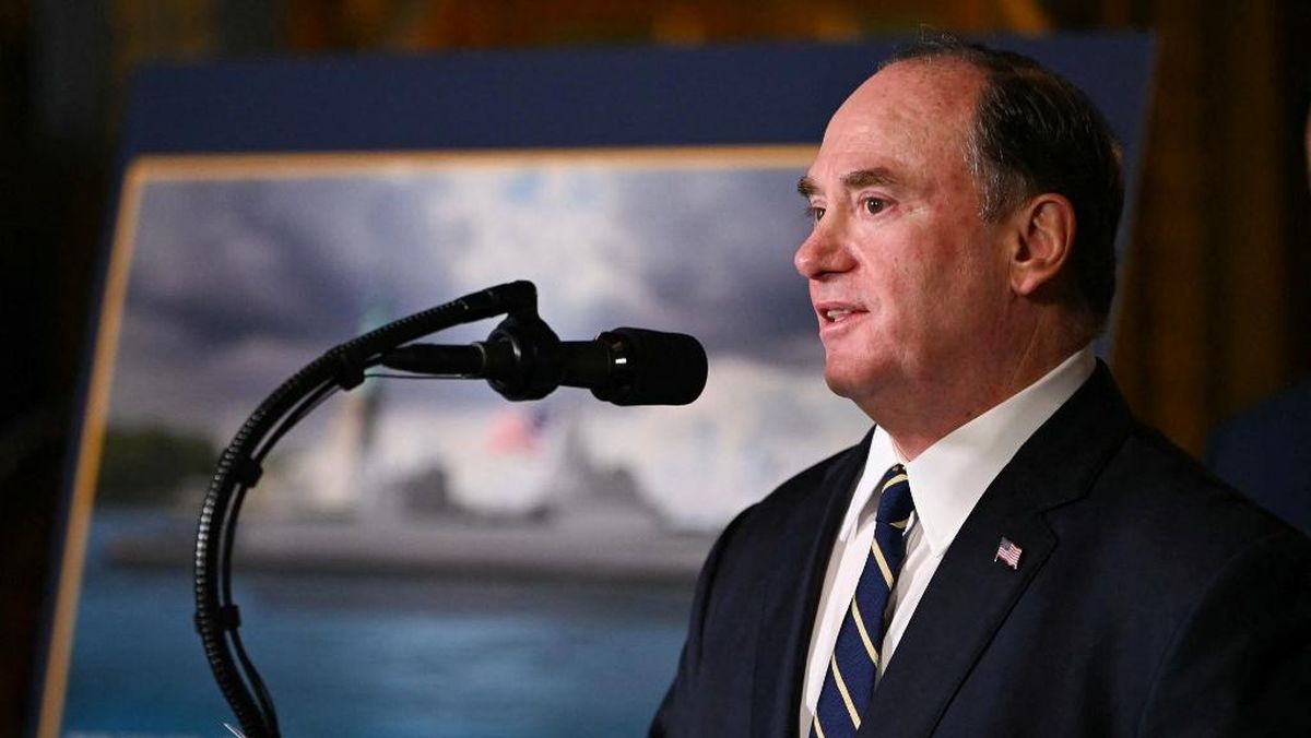 Pentagon Pecat Menteri Angkatan Laut AS saat Kalut Perang Lawan Iran