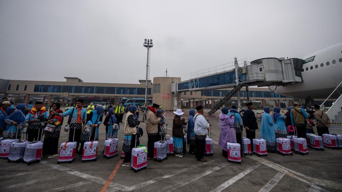 FOTO: Rona Bahagia Jemaah Haji Palembang Berangkat ke Tanah Suci