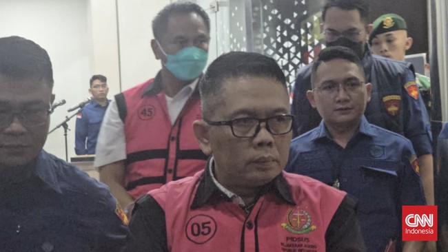 Kejaksaan Agung menetapkan tiga tersangka baru dalam kasus korupsi tambang ilegal di Kalimantan Tengah, termasuk pejabat KSOP dan direktur perusahaan.