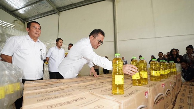 Penurunan harga rata-rata nasional Minyakita menunjukkan pentingnya penerapan kebijakan kewajiban pendistribusian DMO melalui Perum Bulog dan BUMN Pangan.