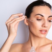 4 Kesalahan Pakai Serum yang Sering Diabaikan