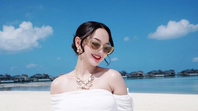 Potret Beauty Influencer Nanda Arsyinta Umumkan Kehamilan Kedua Bareng Suami Dan Anak