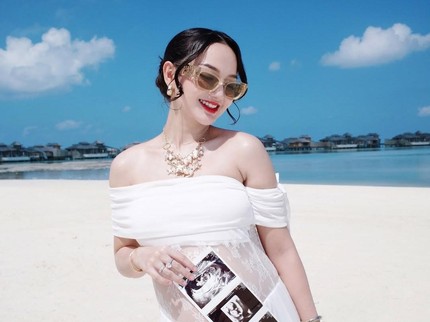Potret Beauty Influencer Nanda Arsyinta Umumkan Kehamilan Kedua Bareng Suami & Anak