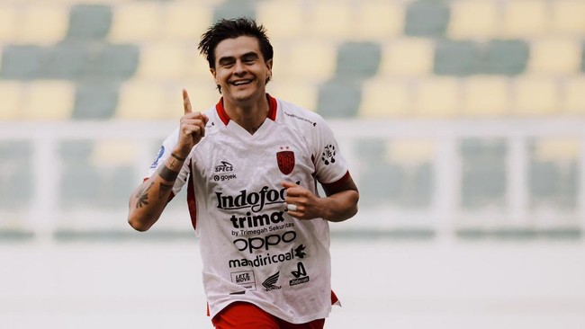 Bali United raih kemenangan 1-0 atas Persita Tangerang di Super League. Gol penalti Diego Campos jadi penentu, meski tuan rumah berjuang keras.