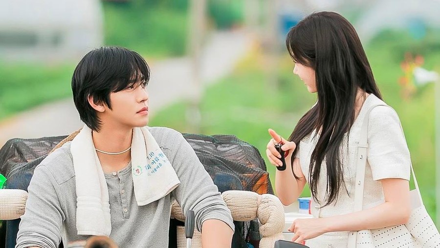 Pertemuan Pertama Ahn Hyo Seop dan Chae Won Bin di 'Sold Out On You'