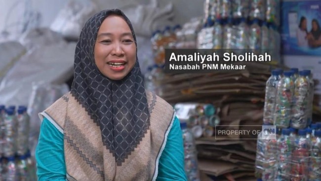 Di tangan Amaliyah Sholihah, limbah sampah justru berubah menjadi sumber penghasilan, sekaligus menggerakkan kesadaran lingkungan di tingkat masyarakat.