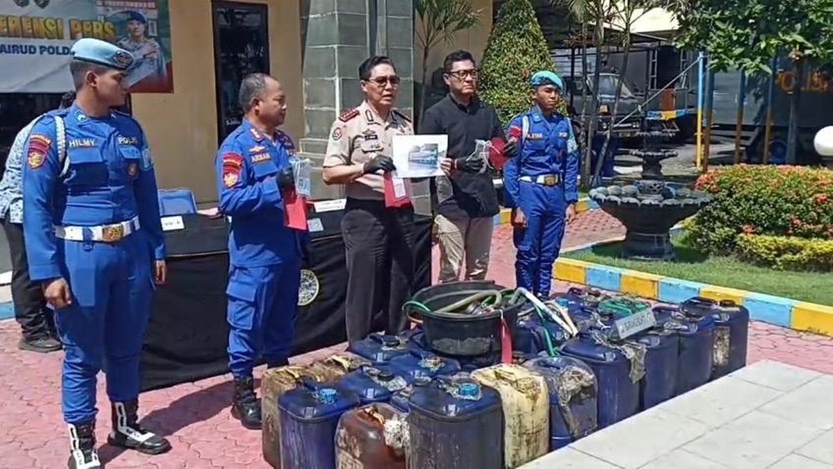 Polisi Bongkar Sindikat Penyelundupan Solar Subsidi di Surabaya