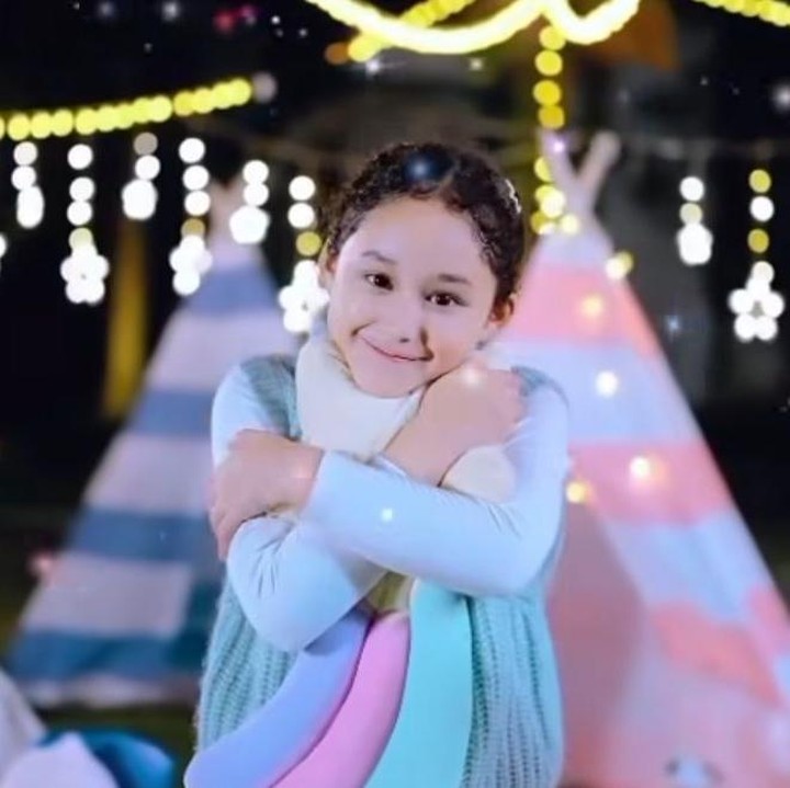 <p>Tak hanya memiliki paras yang cantik, putri Pasha Ungu ini juga memiliki bakat menyanyi lho, Bunda. Bahkan, ia telah merilis lagu sendiri yang berjudul <em>Oh Bintangku</em>. (Foto: Instagram @adeliapasha)</p>