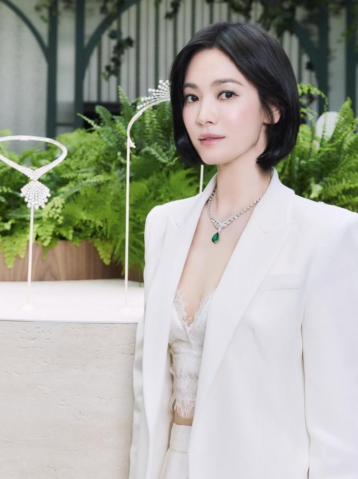 Sebagai global ambassador, bintang The Glory tersebut memang aktif terlibat dalam kampanye hingga acara yang diselenggarakan oleh Chaumet, Beauties./ Foto: instagram.com/kyo1122