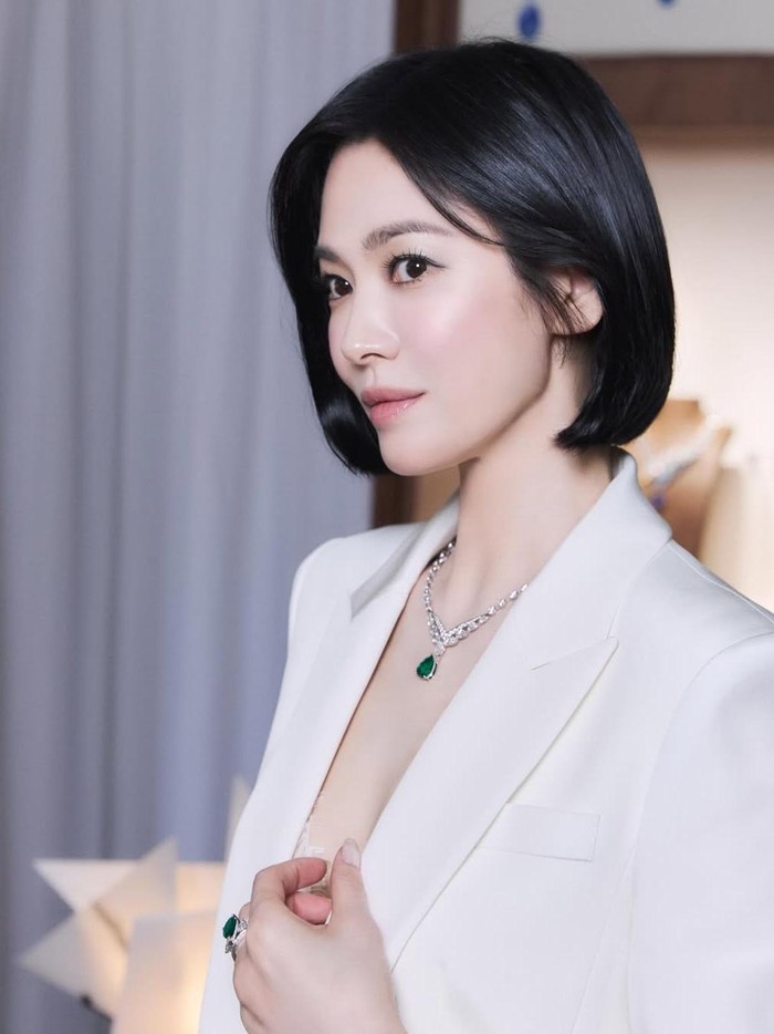 Song Hye Kyo belum lama ini terlihat menghadiri salah satu acara yang diselenggarakan oleh brand perhiasan mewah asal Prancis, Chaumet./ Foto: instagram.com/kyo1122