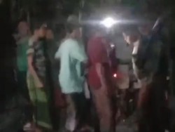 Kepergok Intip Rumah, Pria Diduga Maling Dihajar Warga di Probolinggo