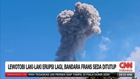 VIDEO: Erupsi Lewotobi Laki-Laki, Bandara Frans Seda Ditutup Sementara