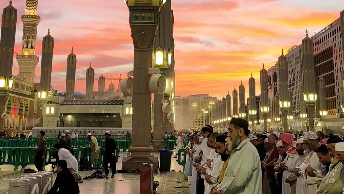 Jutaan Jemaah Haji 2026 Padati Madinah, Suasana Senja yang Penuh Makna