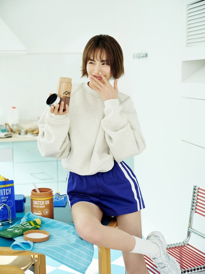 Ya, mantan idol K-Pop yang kini aktif sebagai aktris satu ini kembali menjadi sorotan publik setelah tampil sebagai model dalam video musik &lsquo;완전미쳤어! (Studio54)&rsquo; milik T.O.P eks BIGBANG. / Foto: instagram.com/jin_a_nana