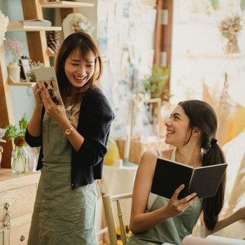 4 Kebiasaan Dilakukan Orang yang Disukai Banyak Orang Menurut Ahli