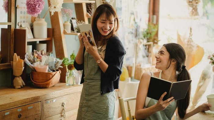 4 Kebiasaan Dilakukan Orang yang Disukai Banyak Orang Menurut Ahli