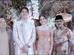 7 Potret Adhyaksa Dault Eks Menpora Paman Syifa Hadju yang Jadi Saksi Nikah