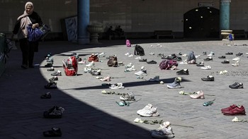 FOTO: Aksi Mengenang Korban Serangan Sekolah Minab