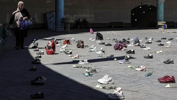 FOTO: Aksi Mengenang Korban Serangan Sekolah Minab