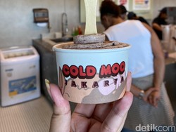 Video: Turis Malaysia-Singapura Kulineran di By The Sea PIK, Nyobain Apa Ya?