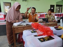Koper Haji Rawan Tertukar, Jemaah Ponorogo Pakai Tanda Rajutan-Kresek