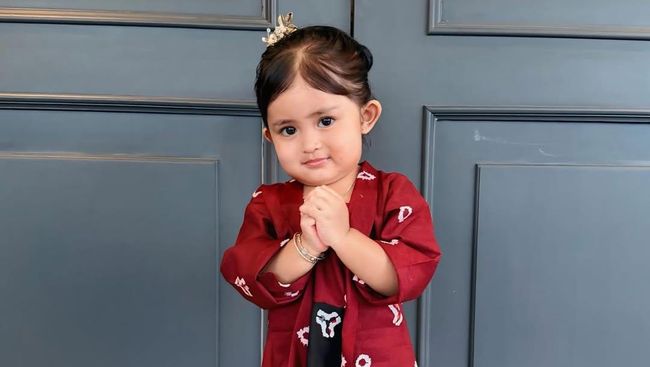 Jadi Kartini Kecil, 7 Gaya Cunda Anak Denny Caknan dan Bella Bonita Berkebaya Kutu Baru