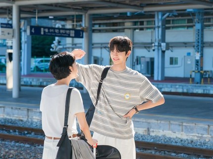 Chemistry Kim Go Eun dan Kim Jae Won di Balik Layar Drakor 'Yumi's Cells 3', Ini 5 Potretnya