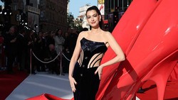 Anne Hathaway Selamanya Arsenal