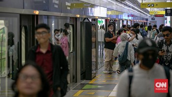 FOTO: Menikmati Transportasi Gratis di Jakarta Hari Ini