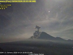 Gunung Semeru Erupsi Malam Ini, Semburkan Awan Panas Sejauh 4,5 Km